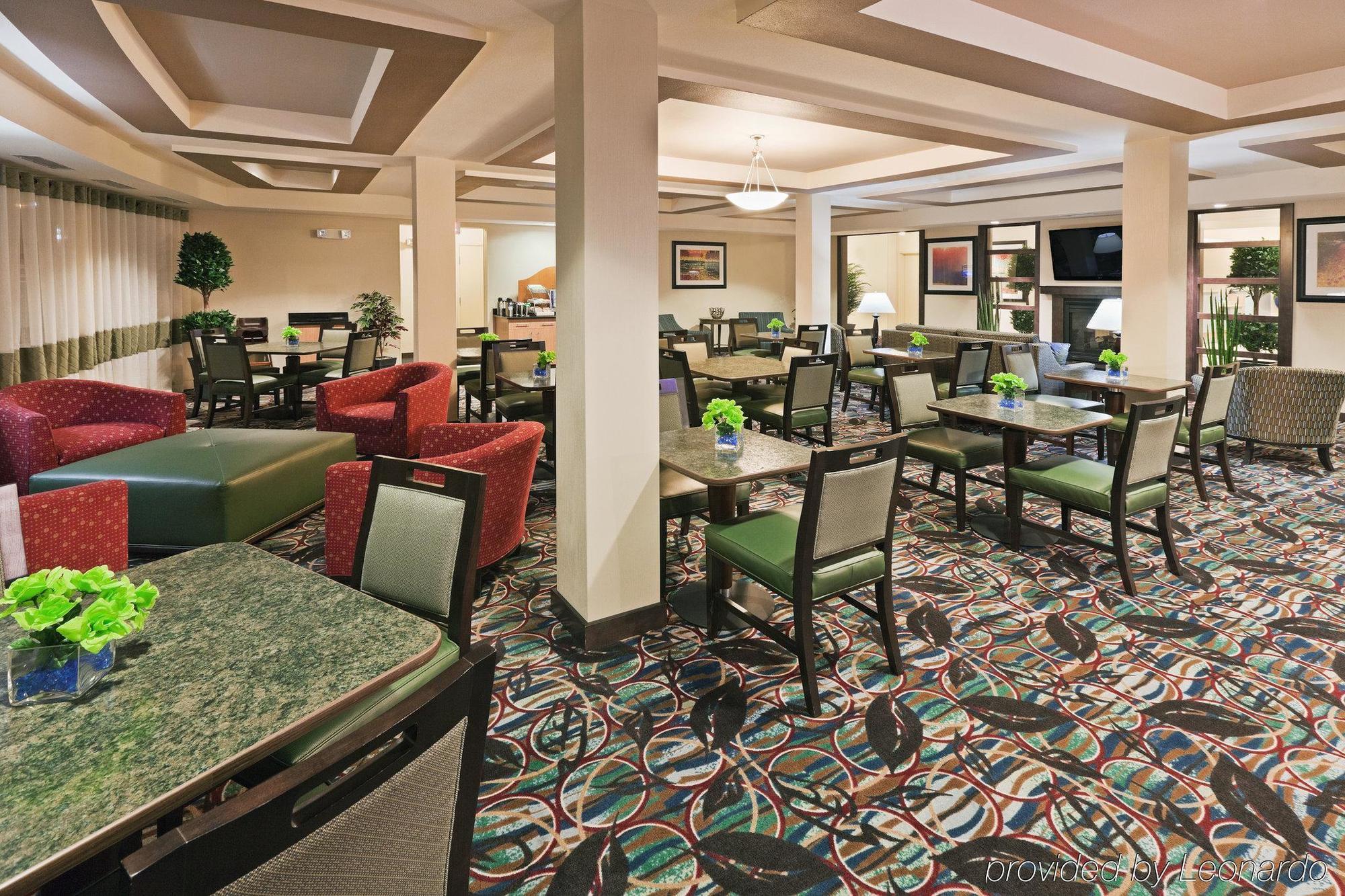 Holiday Express & Airport By Ihg Hotel
