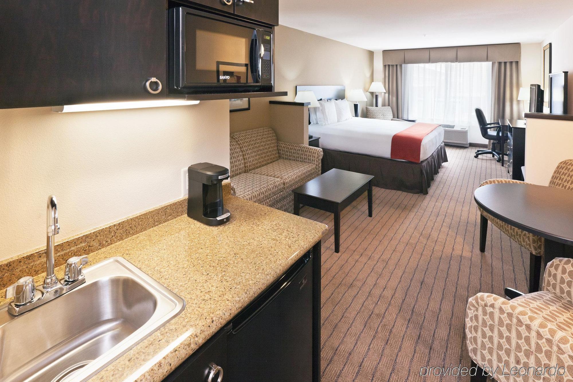 Express & Airport By Ihg 2*